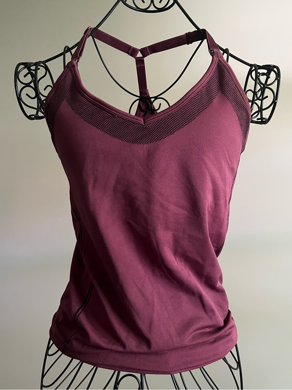 GILLIGAN  AND O’MALLEY  Women’s nursing Racerback Tank Top in Burgundy medium